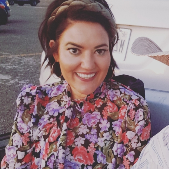 Meet your Posher, Amber - Picture 2 of 2